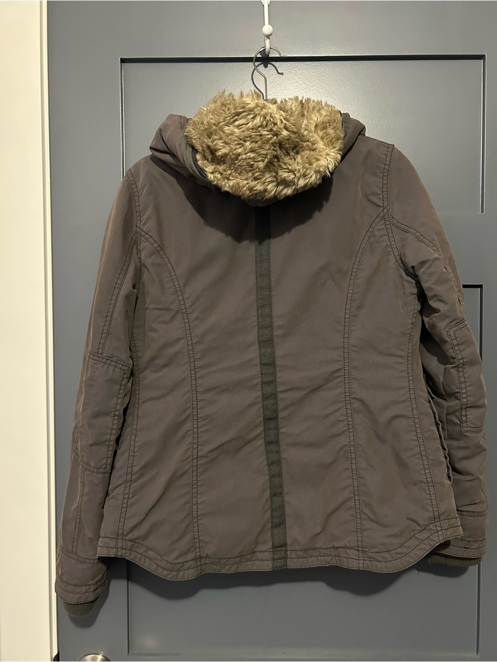Aritzia TNA Platoon Hooded Faux-Fur Lined Field Jacket in Taupe Gray - Picture 2 of 4